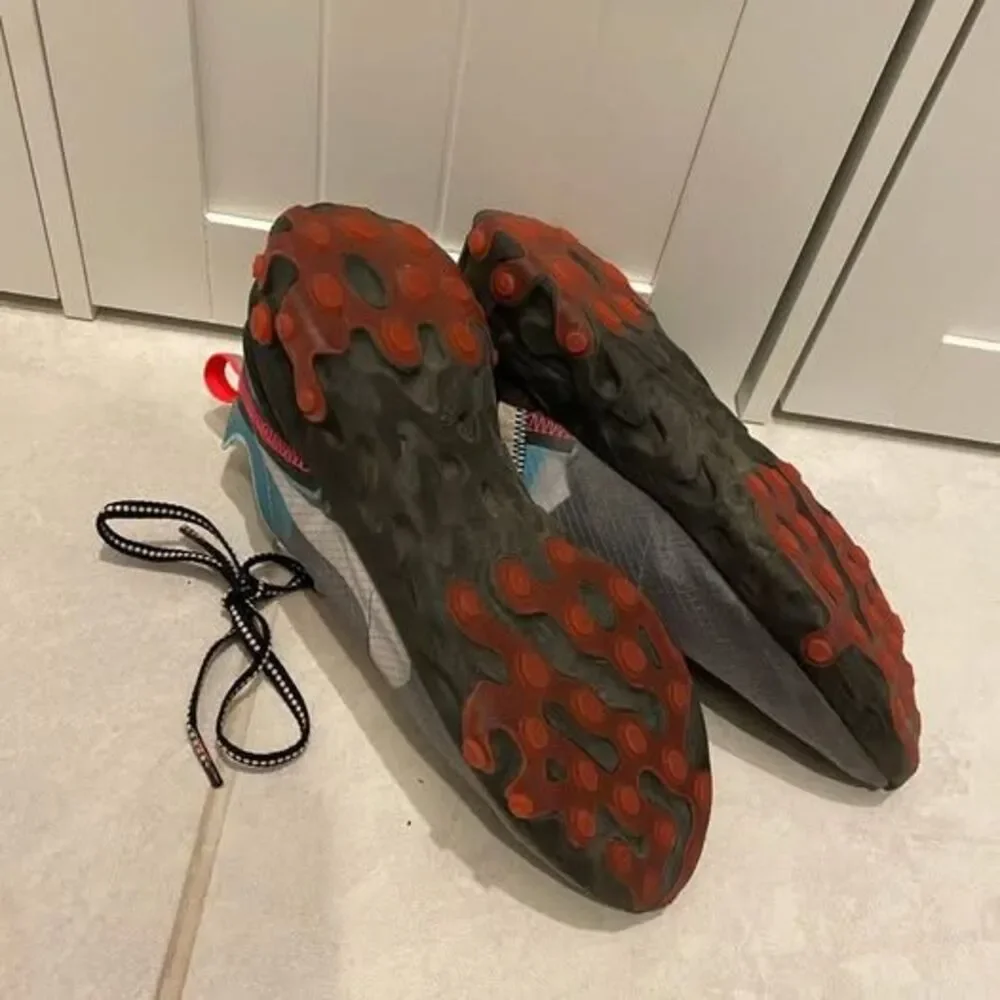 Like new worn once Nike size 4 shoes